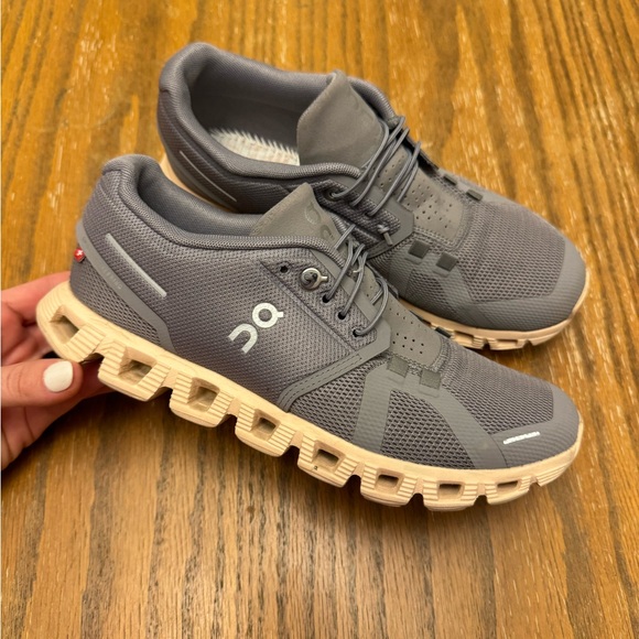 On Running Womens Swiss engineering Size 7.5 - Picture 2 of 9